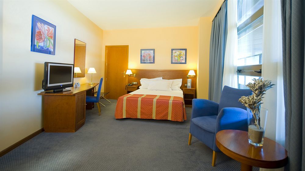 Exe Isla Cartuja Hotel Sevilha